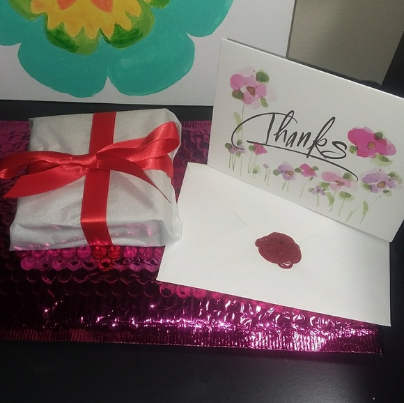 New Petite Gold Tone Circle Necklace - Picture 4 of 4